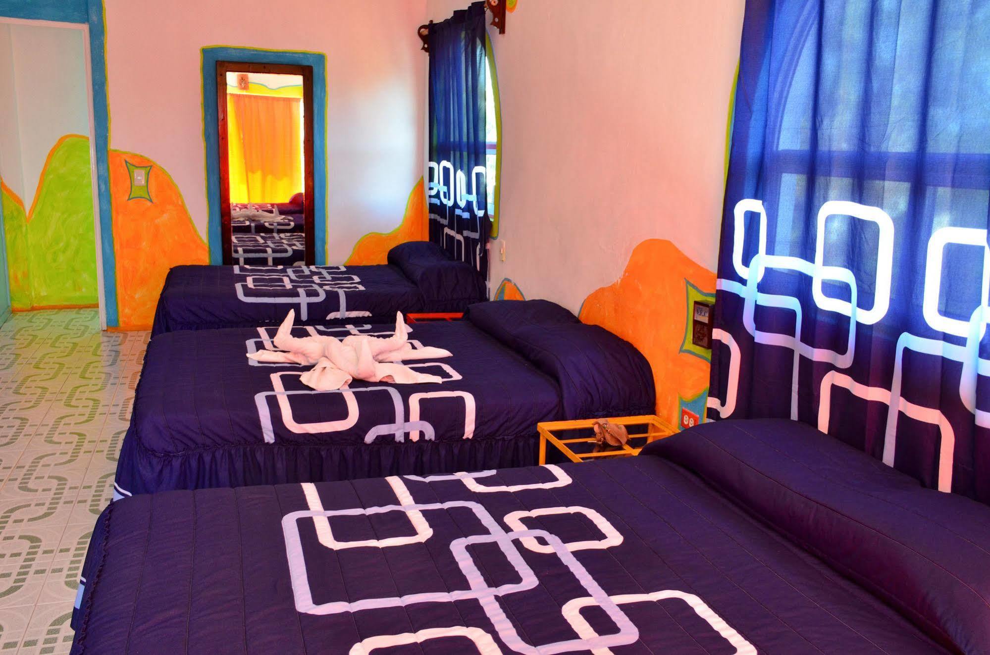 Adventure Experience Hotel Плая дел Кармен Екстериор снимка
